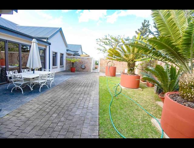 3 BEDROOM PROPERTY TO RENT IN KRAAIBOSCH MANOR